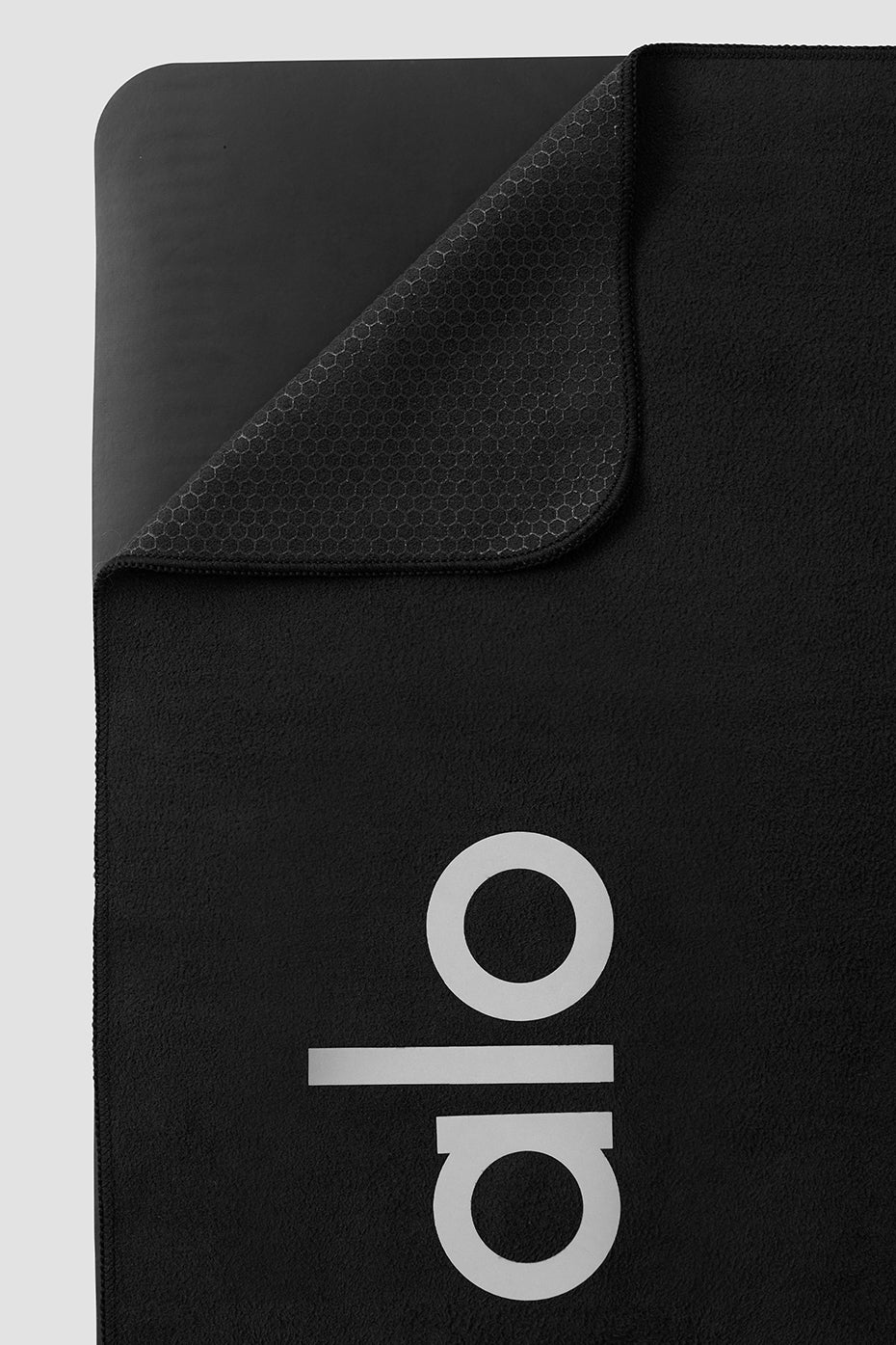 Grounded No-Slip Towel - Black - Image 2