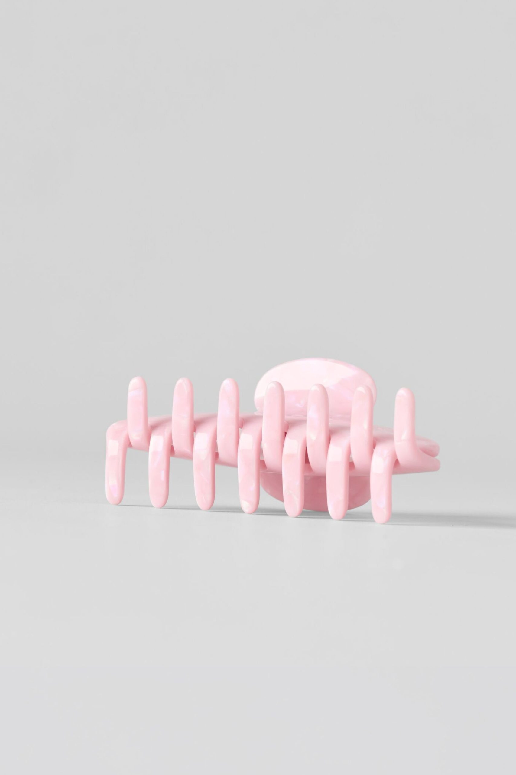 90's Claw Clip - Pink Marshmallow Shell - Image 4