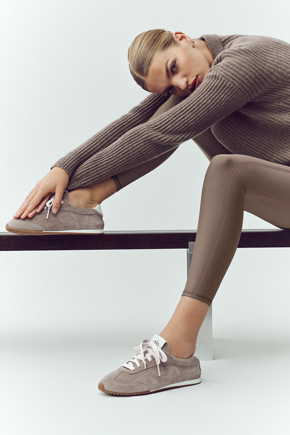 ALO Sunset Sneaker - Alpine Cocoa - Image 2