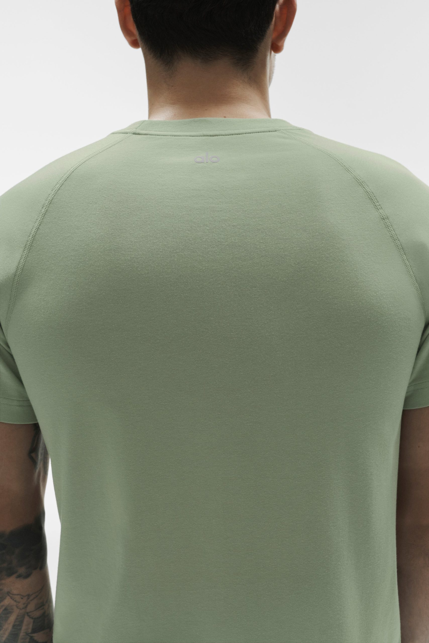 ALO Vapor Crewneck Short Sleeve - Dune Grass - Image 3