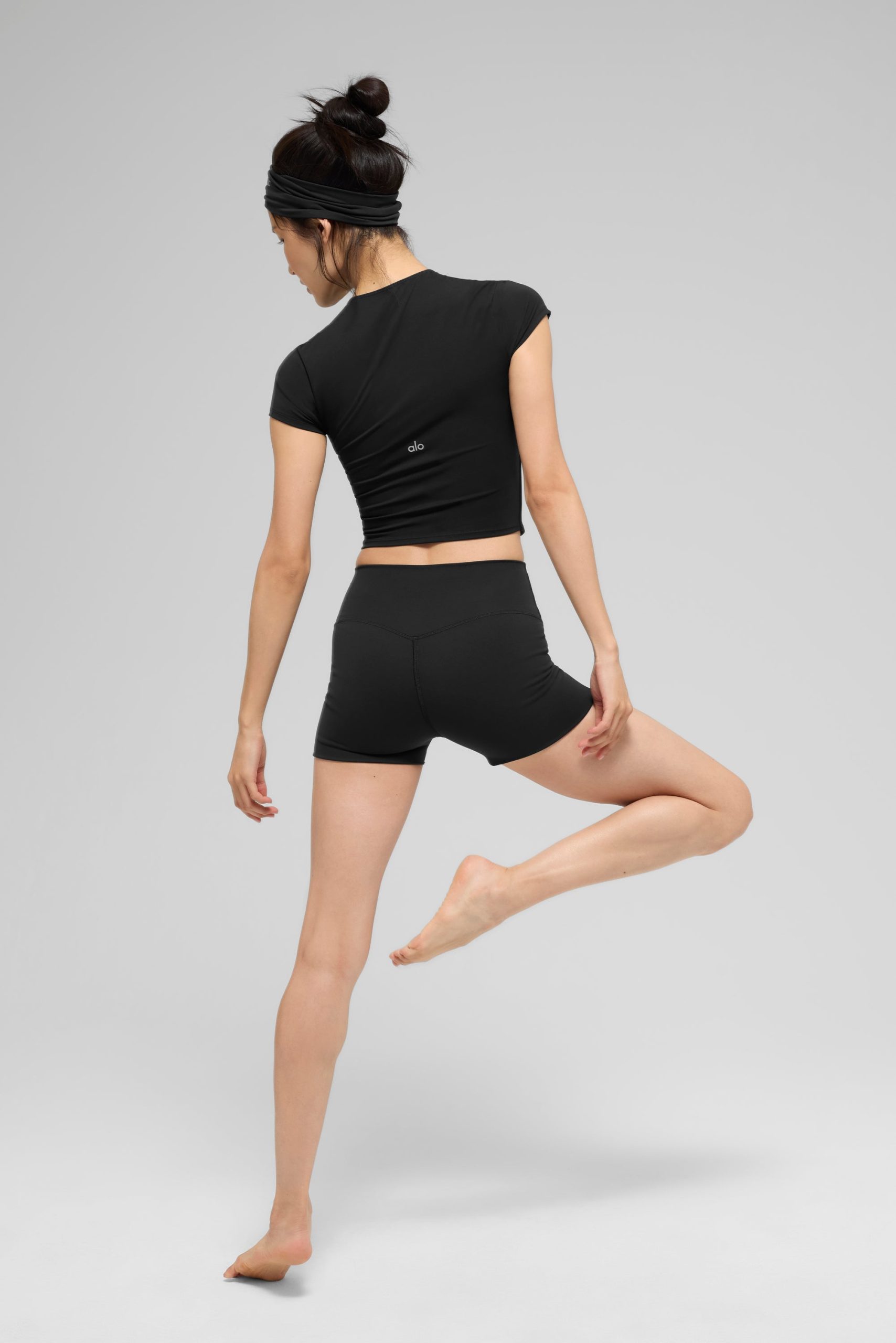 ALO Softsculpt Precision Short Sleeve Top - Black - Image 4