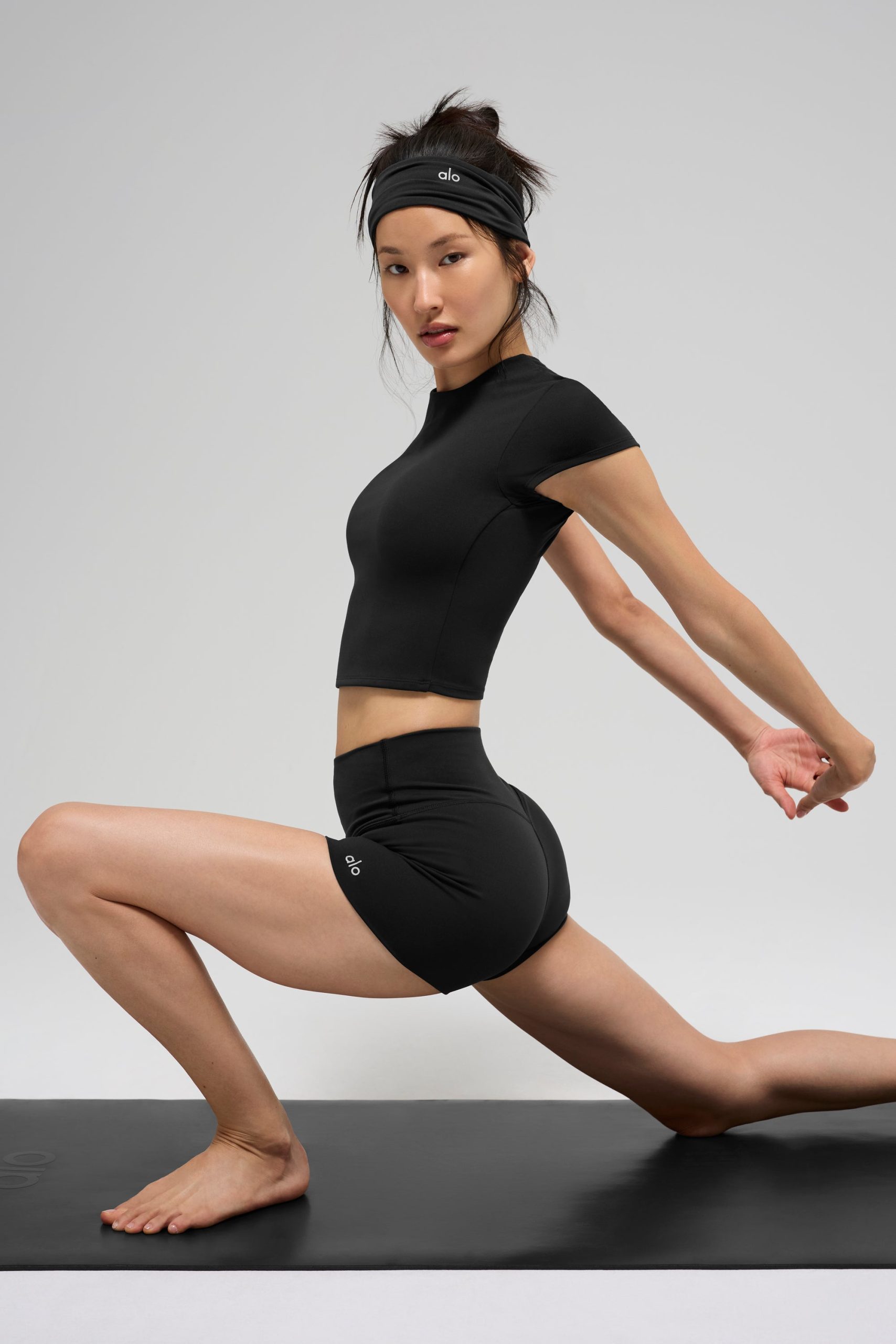 ALO Softsculpt Precision Short Sleeve Top - Black - Image 6