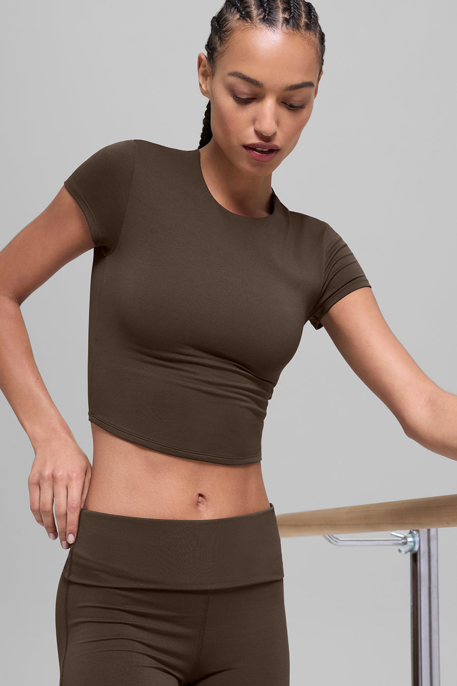 ALO Softsculpt Precision Short Sleeve Top - Espresso - Image 3