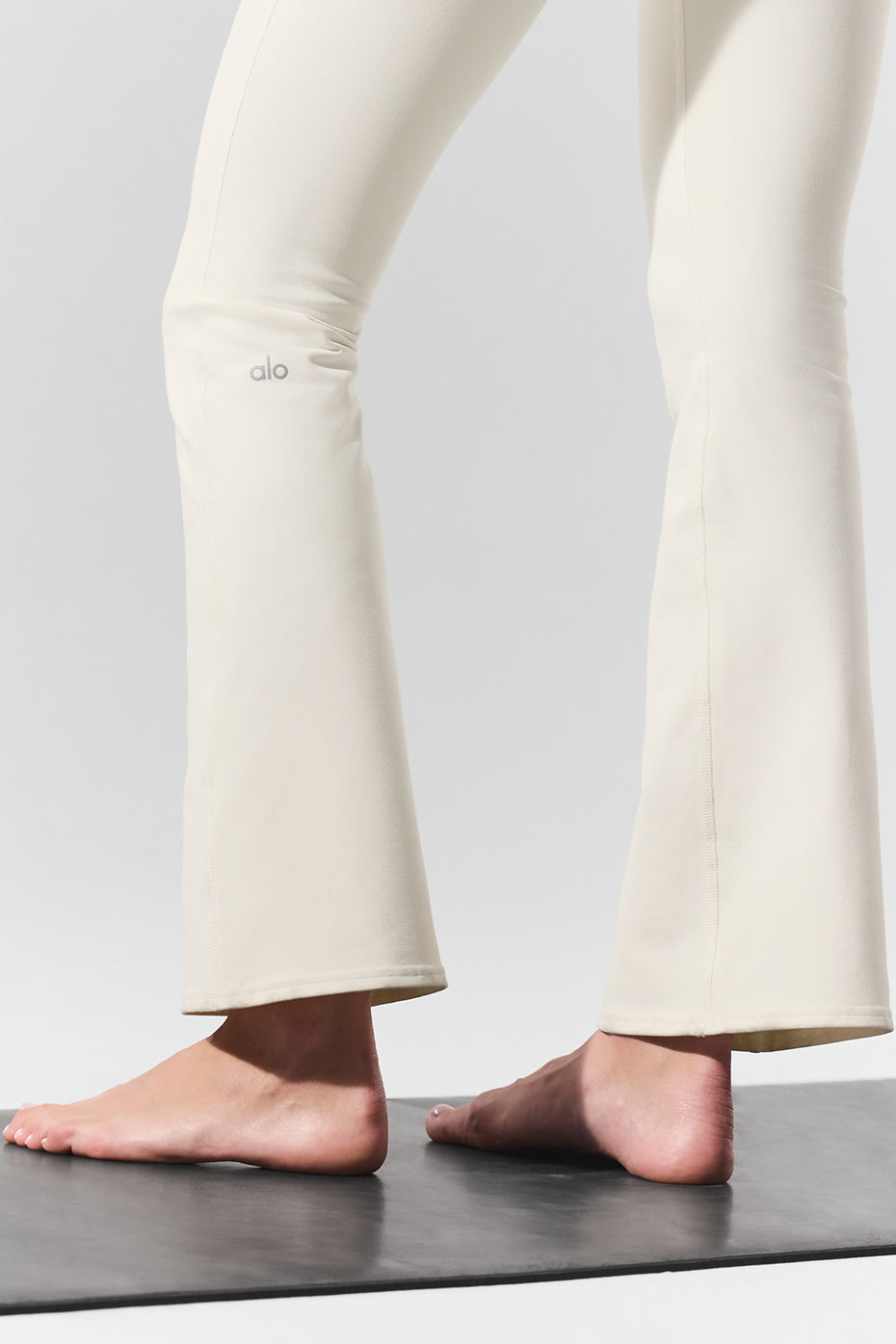 Airbrush High-Waist Bootcut Legging (Short) - Ivory - Image 5